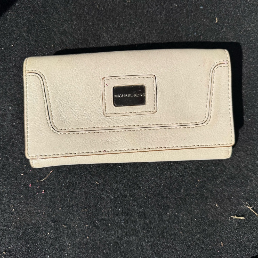 Michael Kors Beige Leather Wallet